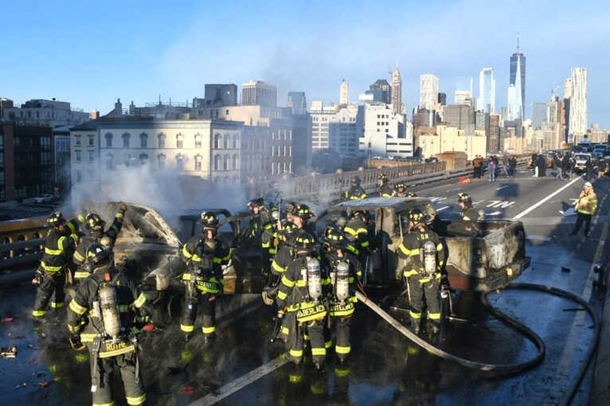 Brooklyn Köprüsü\'nde Kaza: 1 Ölü, 5 Yaralı