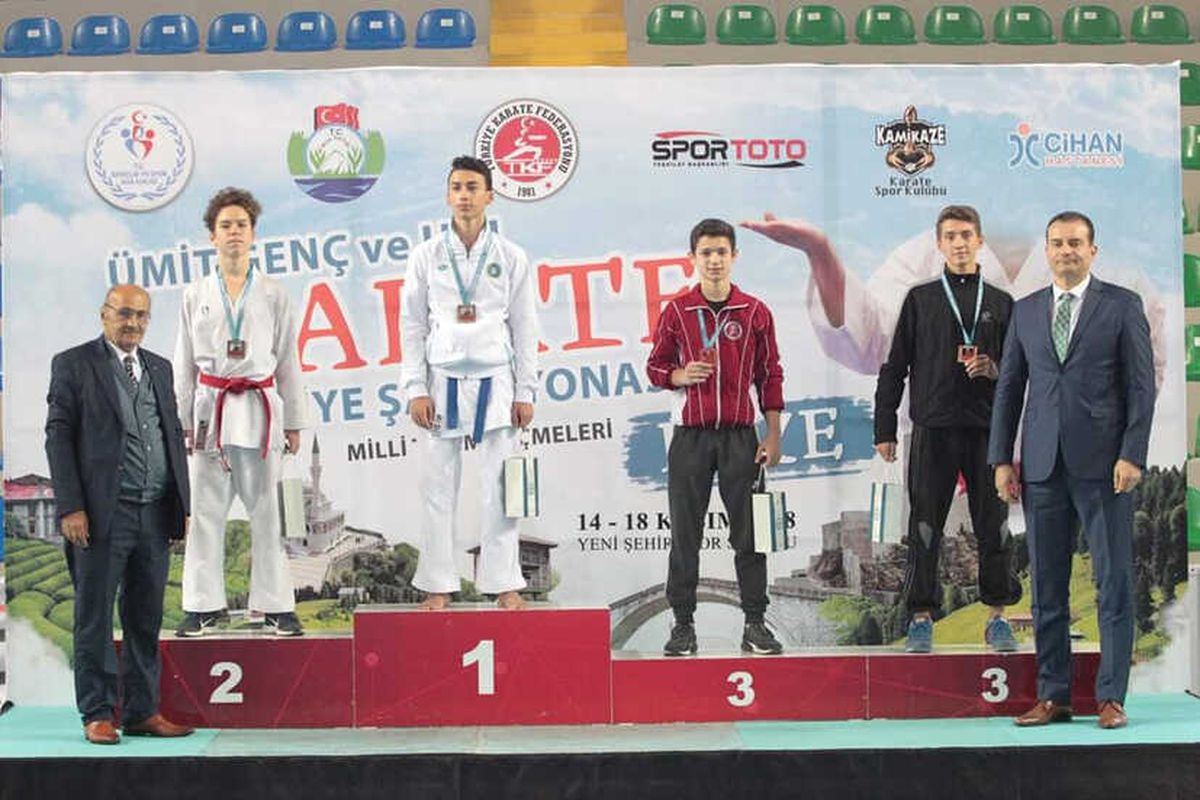 Büyükşehirli Karatecilerden 5 Madalya