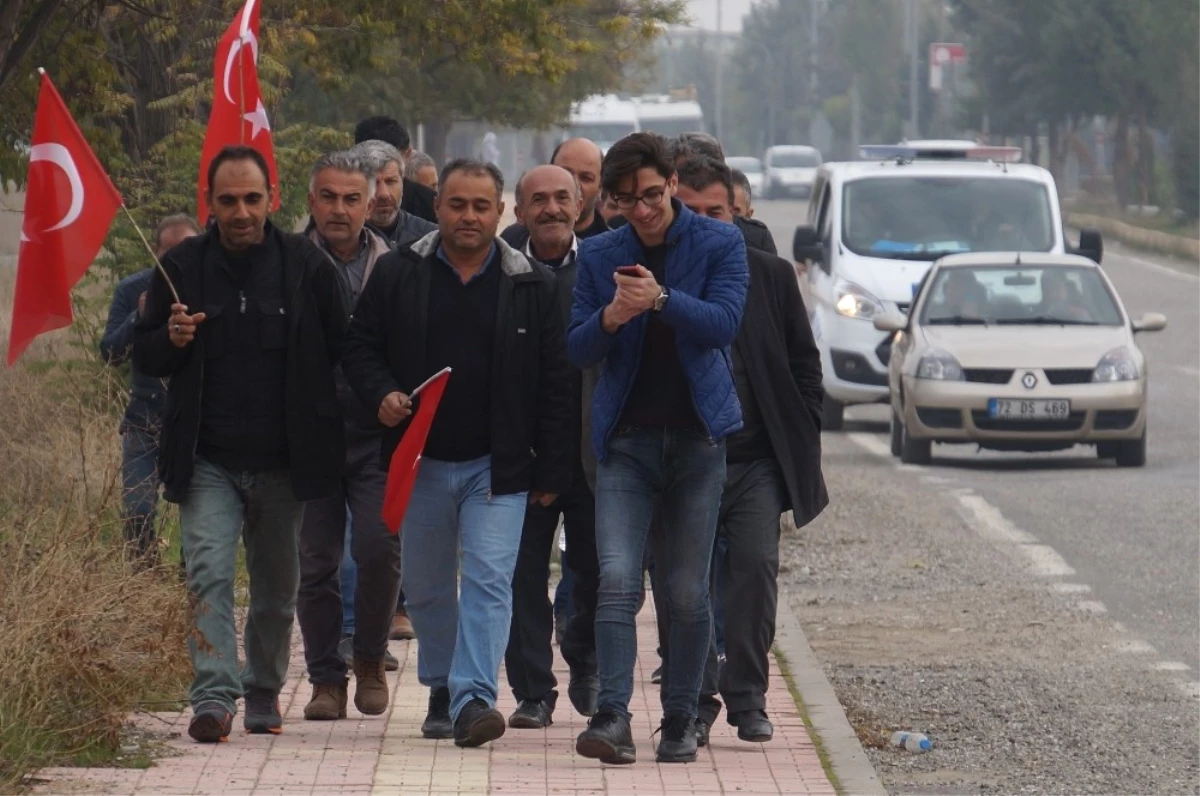 Dbp\'li Belediyenin İşten Çıkardığı İşçiler Yürüyüş Yaptı