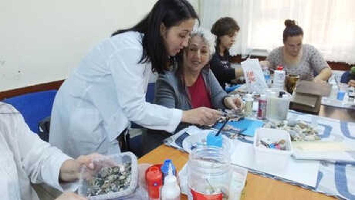Deniz Taşlarından Tablo Yapıyorlar