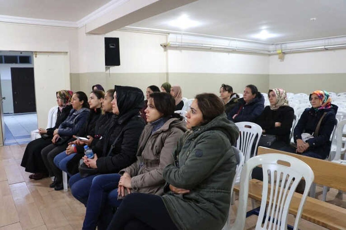 Eyüpsultan\'da Velilere "Bağımlılıkla Mücadele" Semineri