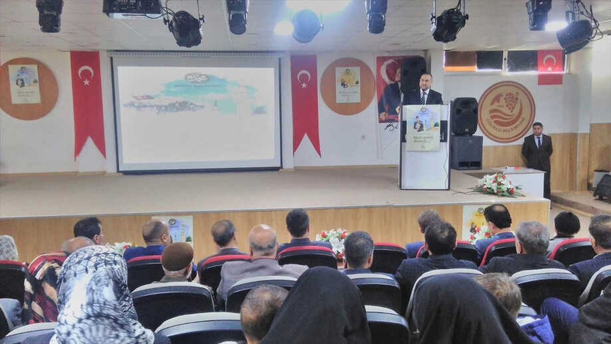 Hazreti Peygamber ve Gençlik" Konferansı