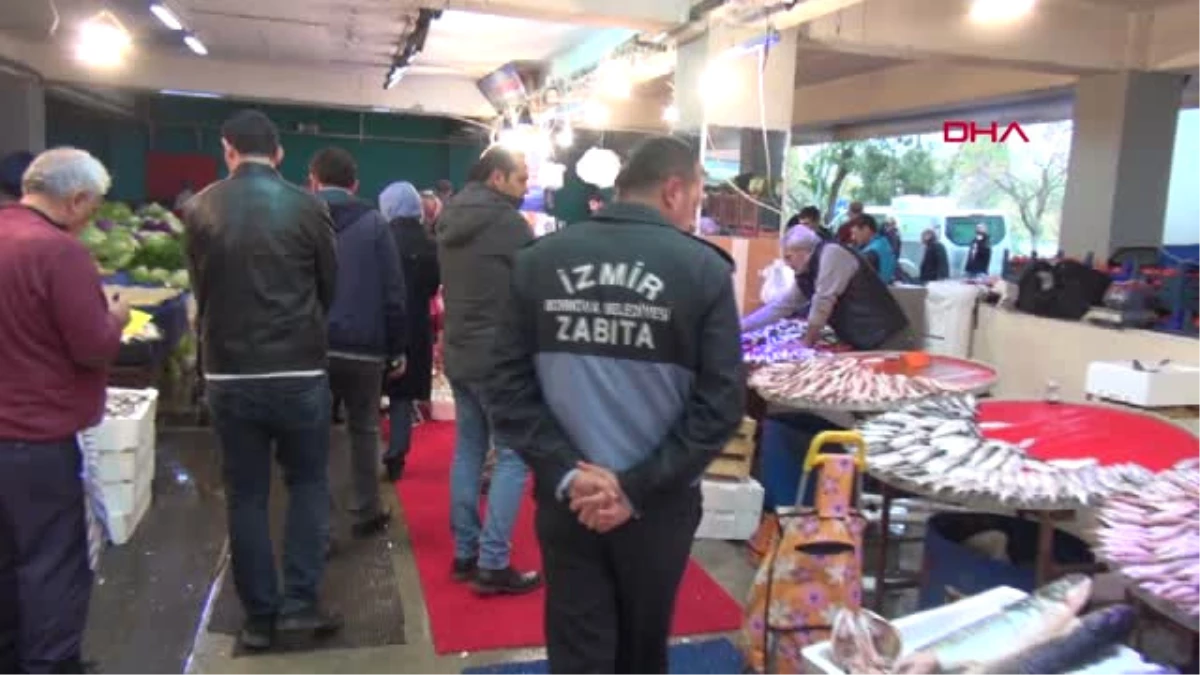 İzmir\'de Balık Tezgahlarında Çinekop Denetimi Yapıldı