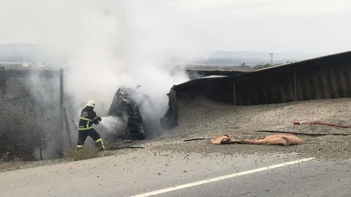 Kamyon ile Beton Mikseri Çarpıştı: 2 Yaralı