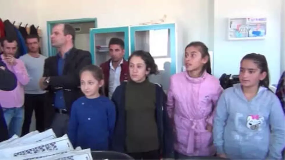 Midyat\'ta Başarılı Öğrencilere Eşofman - Mardin