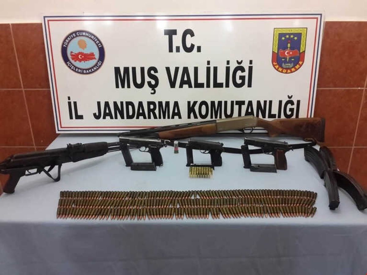 Muş\'ta Silah ve Mühimmat Ele Geçirildi