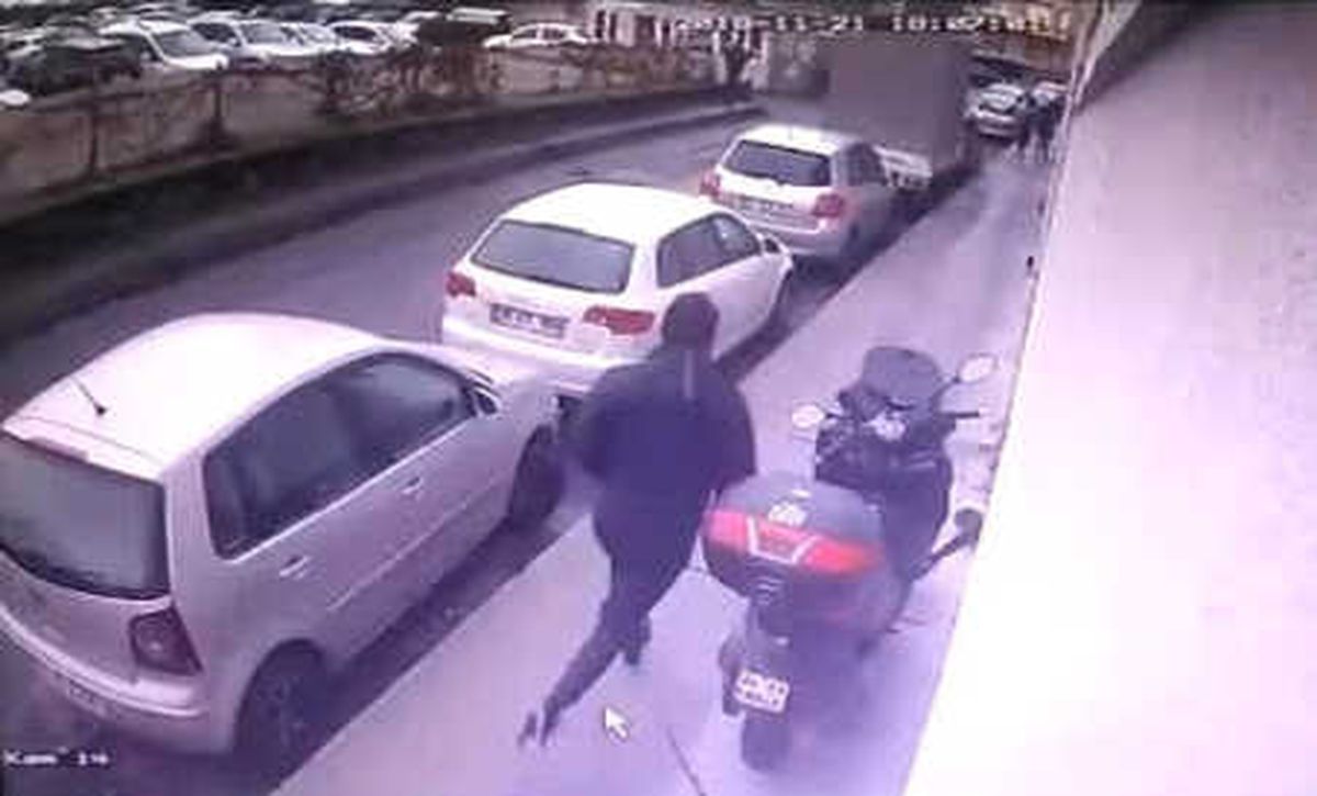 Şişli\'deki Silahlı Saldırganların Kaçma Anı Kamerada