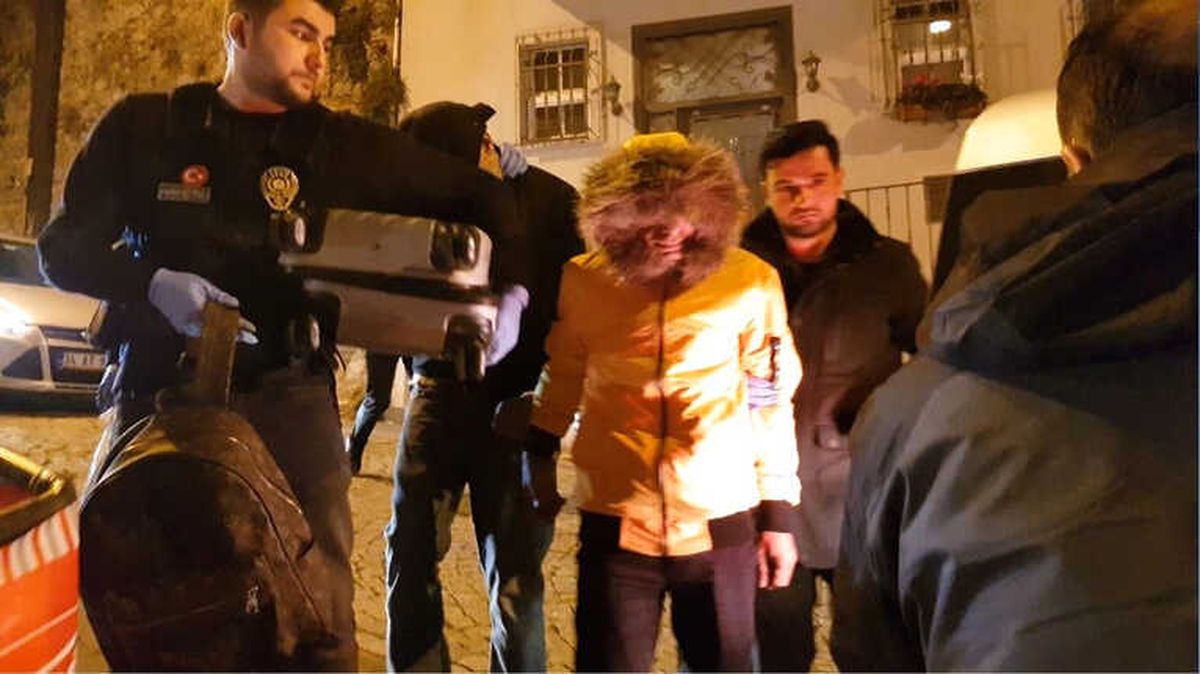 Ortaköy\'de Narkotimler, Uyuşturucu Satıcısını Suç Üstü Yakaladı