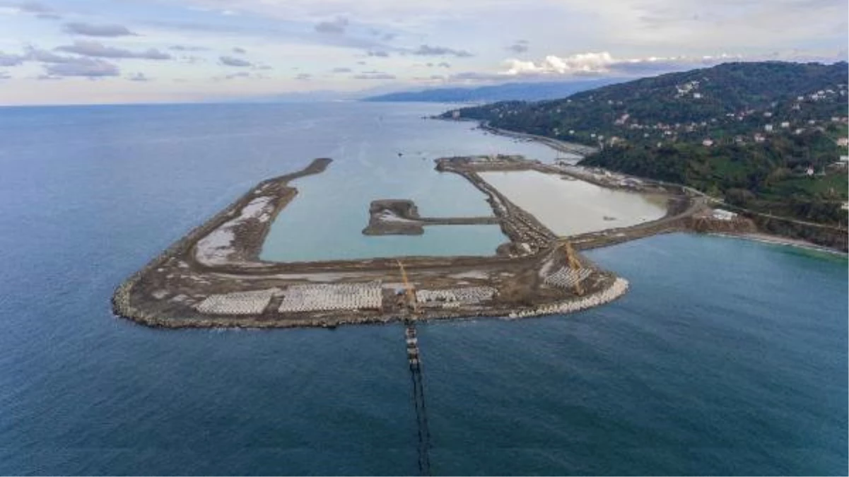 Rize-Artvin Havalimanı\'nda Denize 14,5 Milyon Ton Taş Döküldü