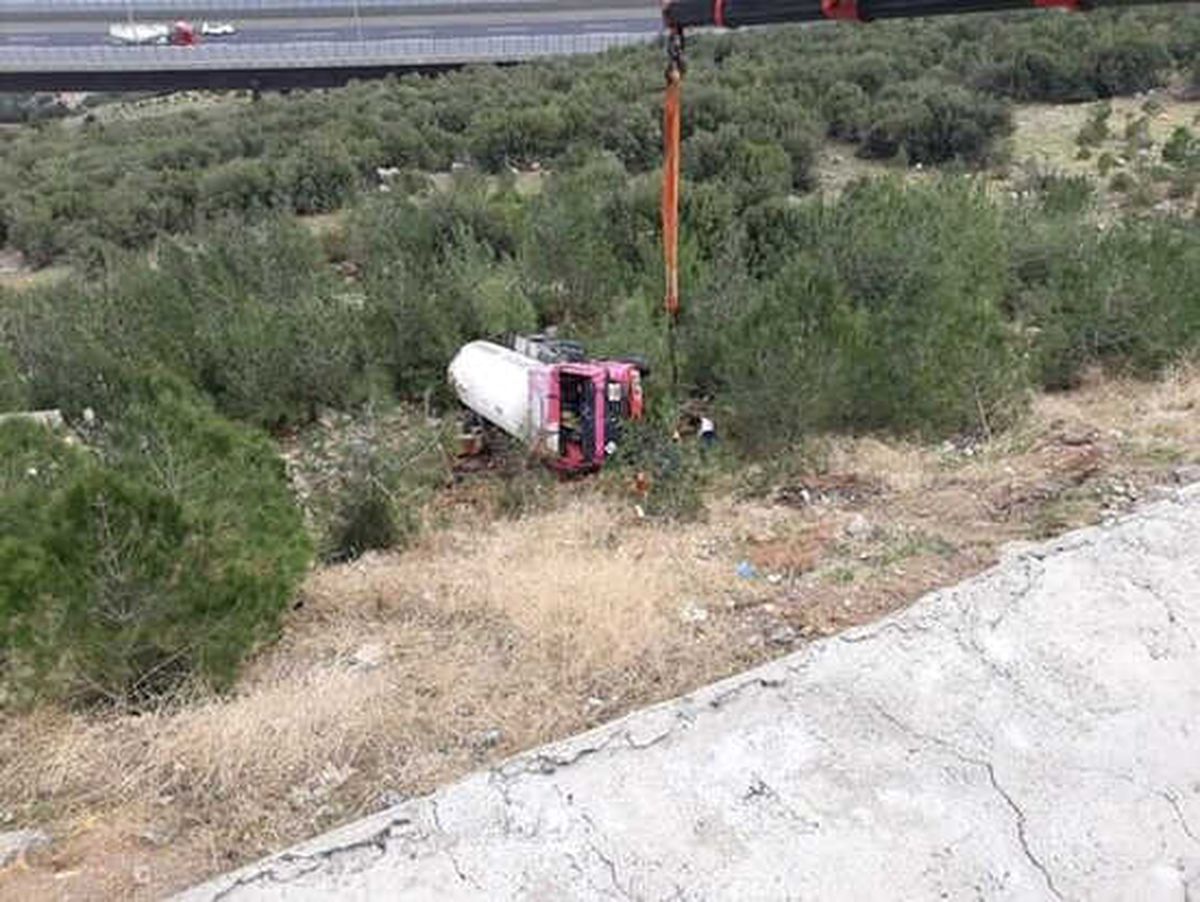 Şarampole Yuvarlanan Kamyonda Lpg Sızıntısı Korkuttu