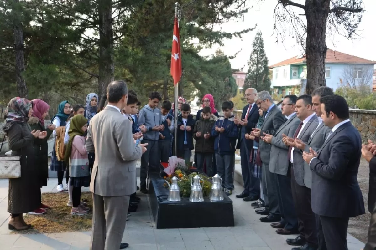 Şehit Öğretmenlerin Kabirleri Ziyaret Edildi