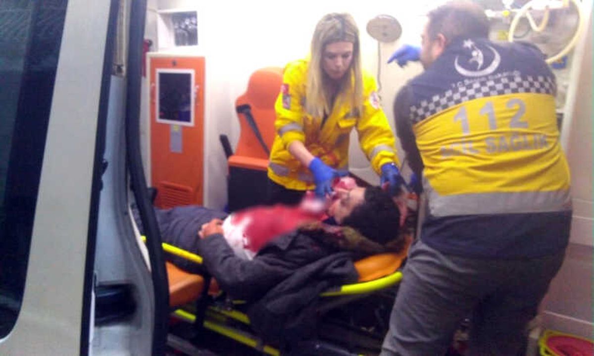 Şişli\'de Lüks Otomobile Silahlı Saldırı: 2 Kişi Yaralandı