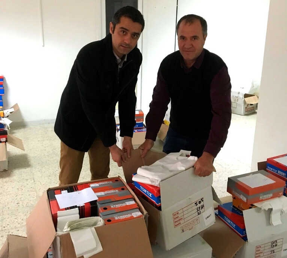 Söke Ticaret Borsası\'ndan 815 Öğrenciye Kışlık Ayakkabı