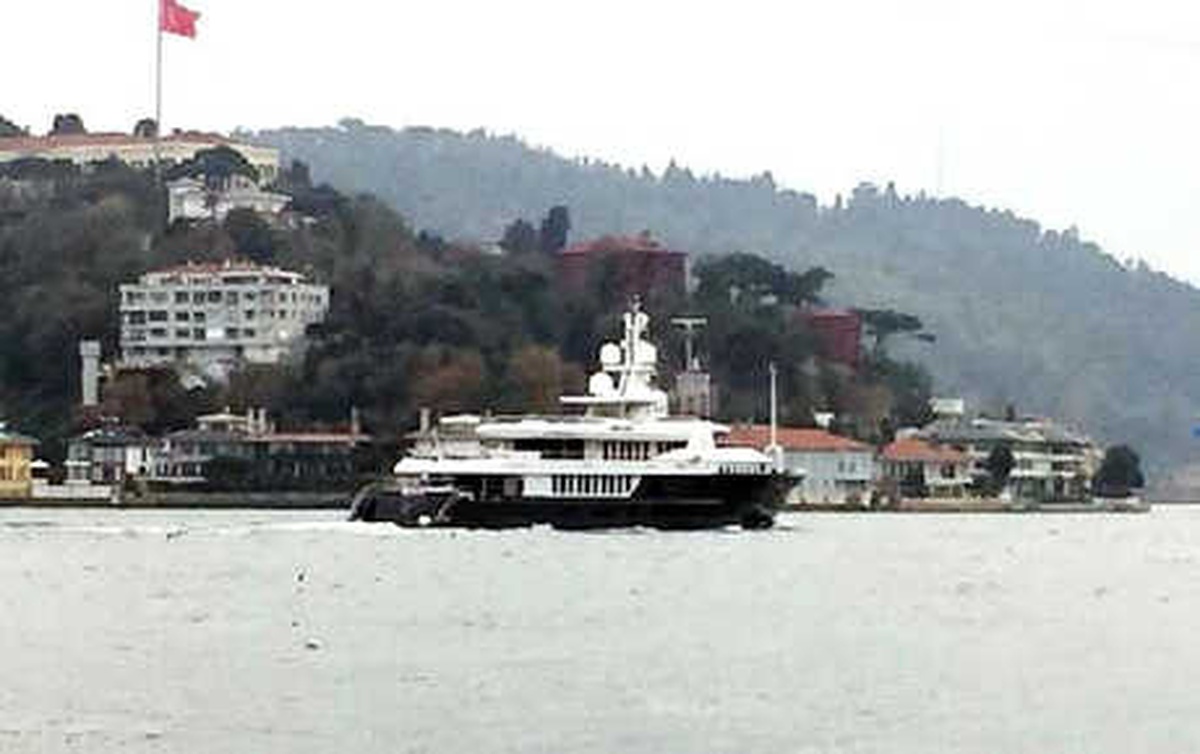 Süper Yat İstanbul Boğazı\'ndan Geçti
