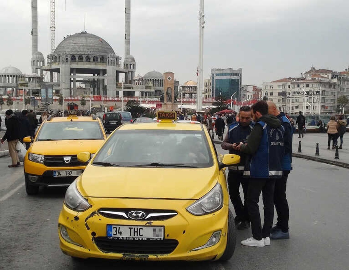 Taksim Meydanı\'nda Taksicilere Şok Denetim
