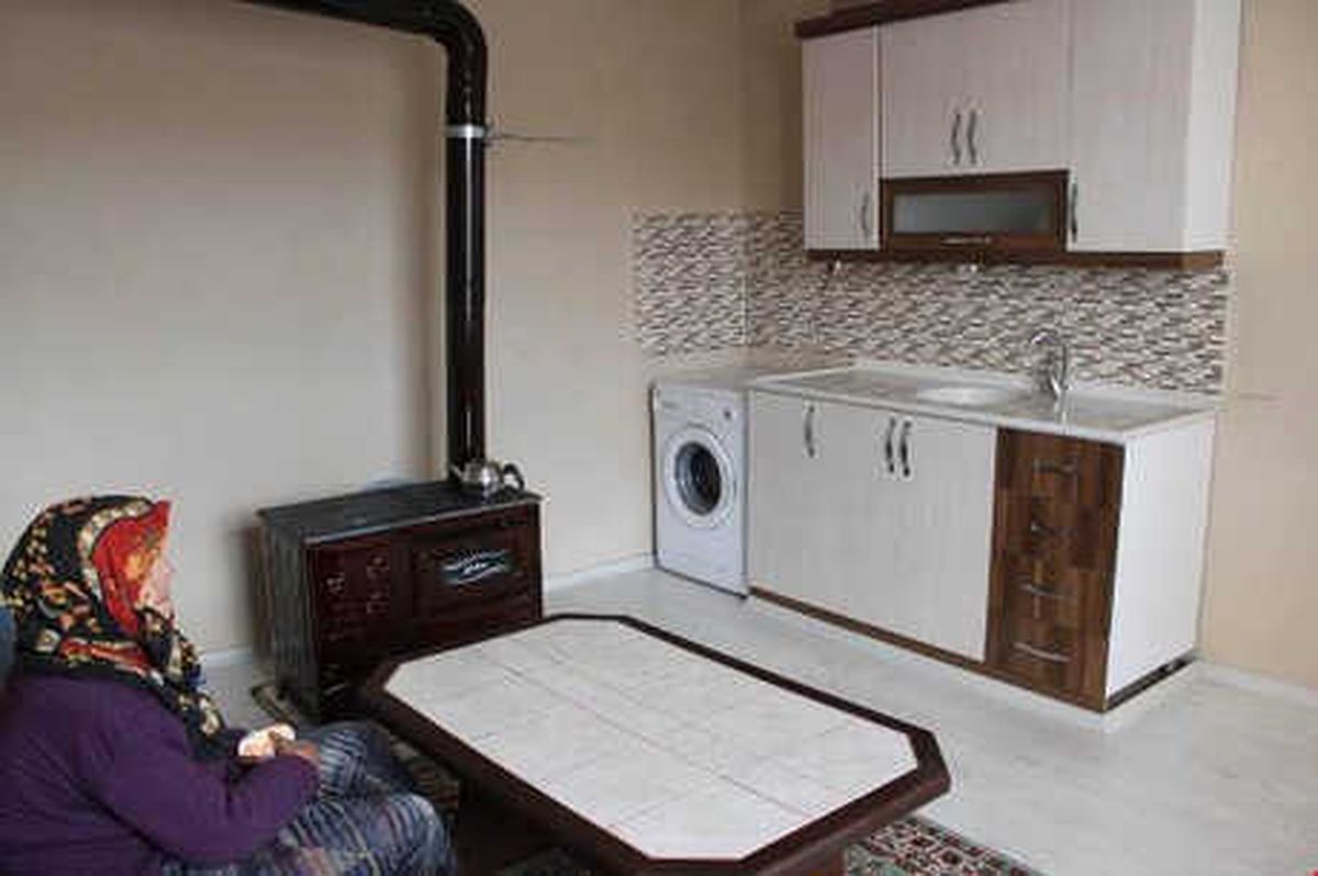 Tek Göz Odada Elektriksiz, Susuz Yaşayan Şerife Nineye Devlet Sahip Çıktı