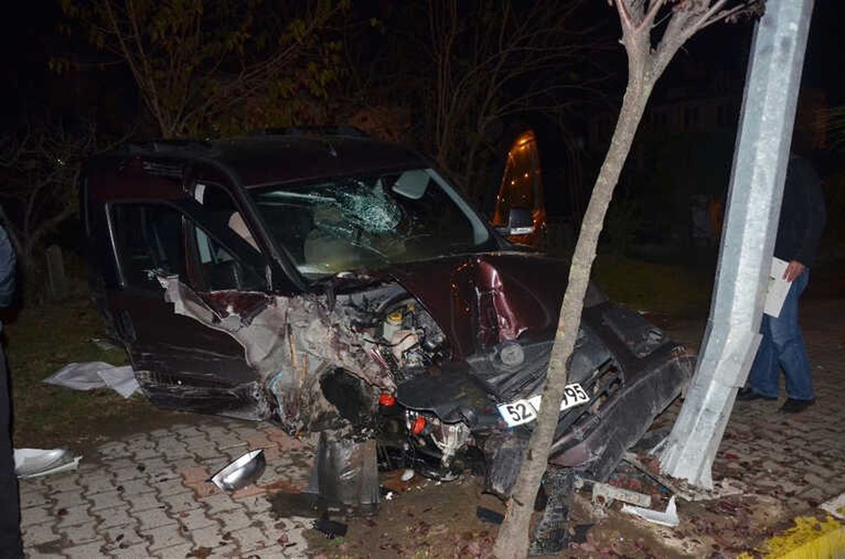 Ünye\'de Trafik Kazası: 2 Yaralı