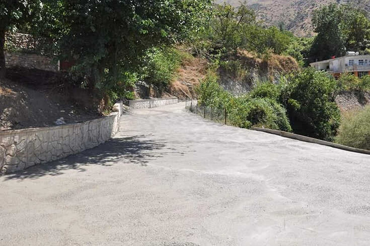 Yıllarca Araçların Giremediği Mahalle Yola Kavuştu