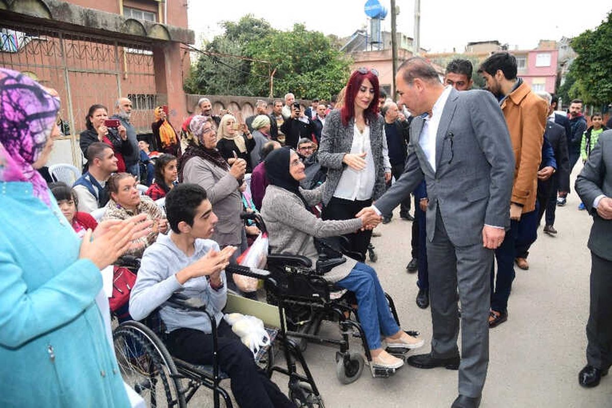 16 Engelliye Başkan Sözlü\'den Tekerlekli Sandalye