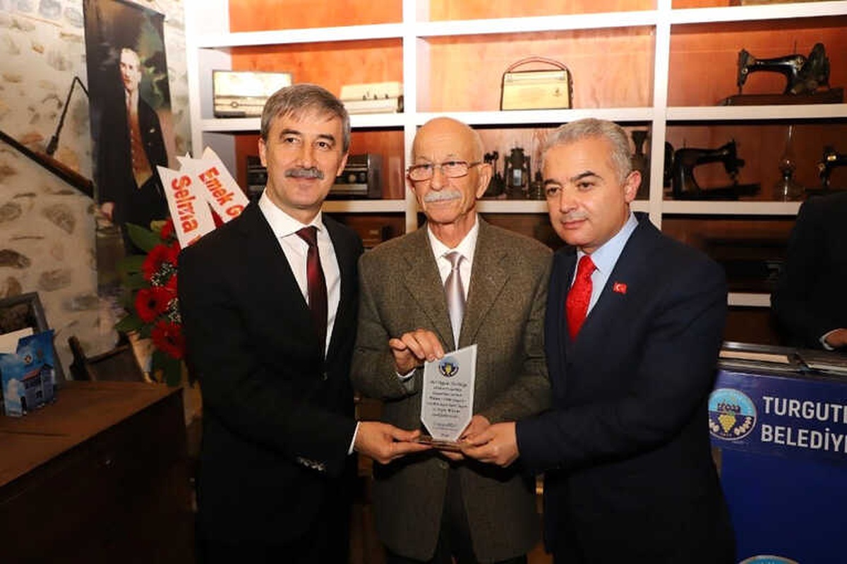 1965 Yılının Turgutlu\'sunu Anlatan Yıllık Yayınlandı