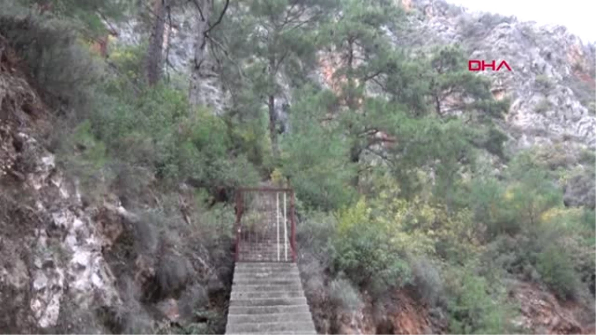 Antalya Alanya Kadıini Mağarası\'nda 100\'ü Aşkın İnsan İskeleti Bulundu