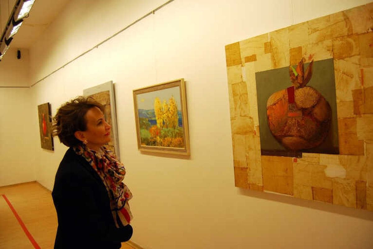 Azerbaycanlı Ressam Prof. Dr. Enveroğlu\'nun Sergisi