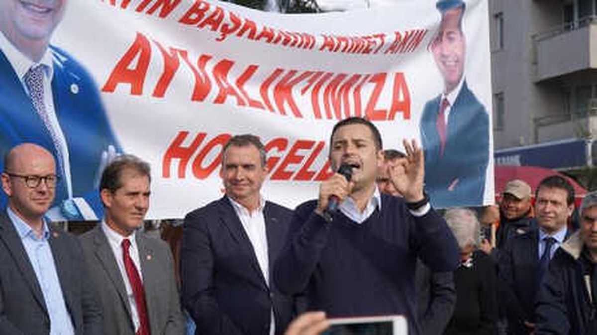 Balıkesir\'in CHP\'li Adayı Akın, Ayvalıklılarla Buluştu