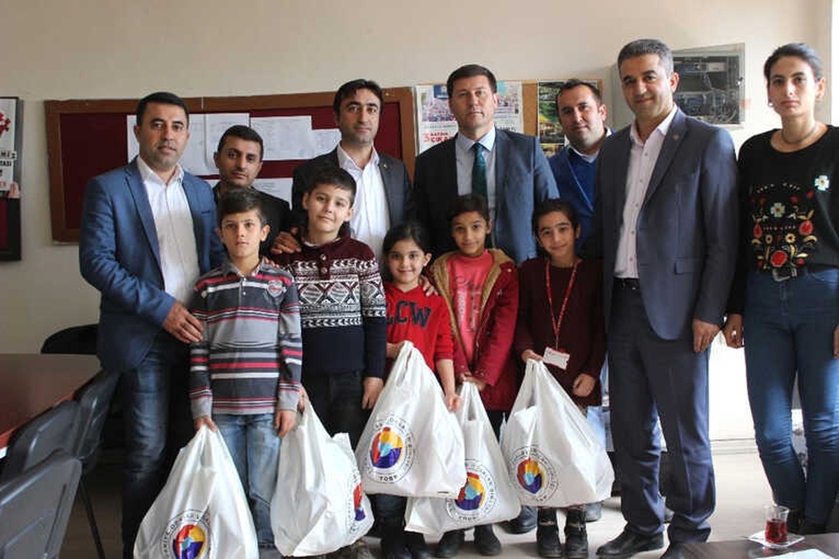 Cizre Tso\'dan Bin 300 Öğrenciye Giyim Yardımı