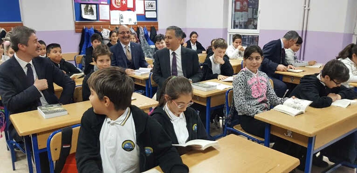 Çocuklardan Vali Yerlikaya\'ya Kitap Okuma Sözü