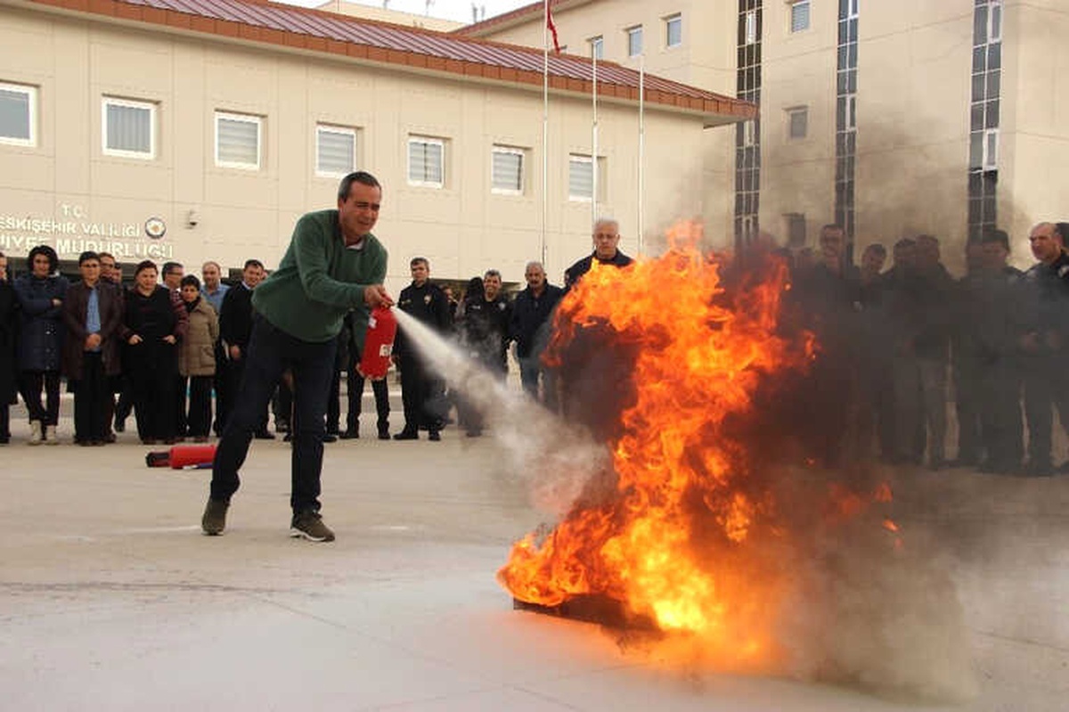 Emniyet Personeli Deprem ve Yangın Tatbikatı Yaptı
