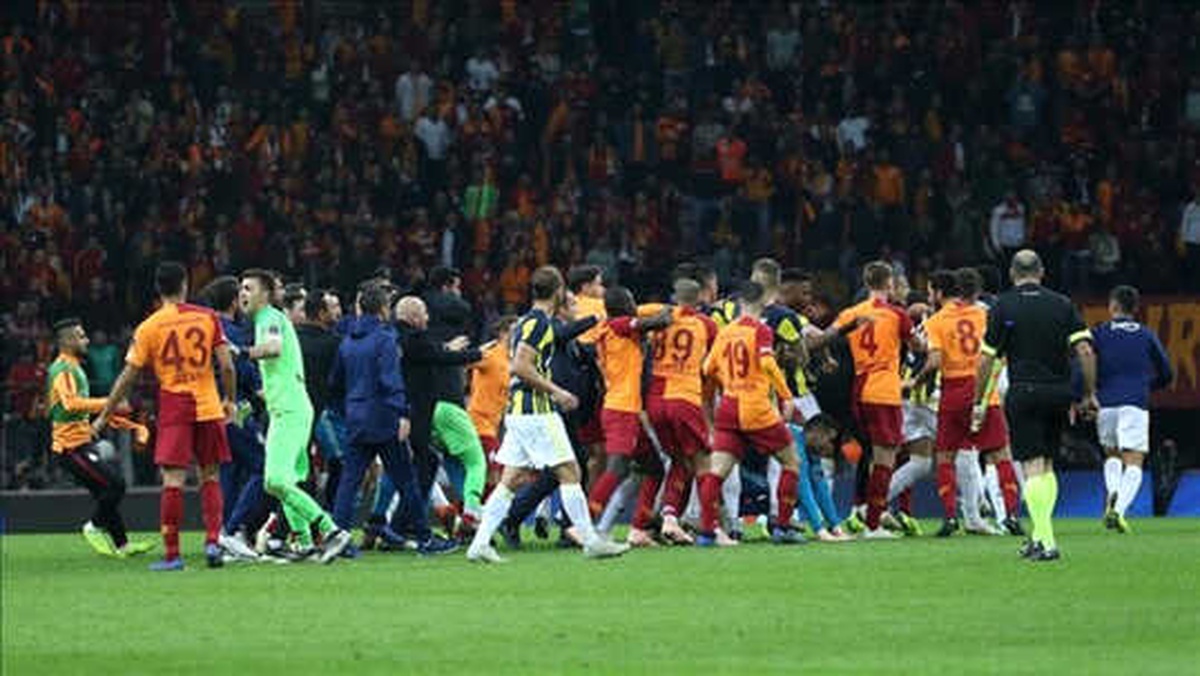 Galatasaray-Fenerbahçe Derbisi Cezaları Onandı