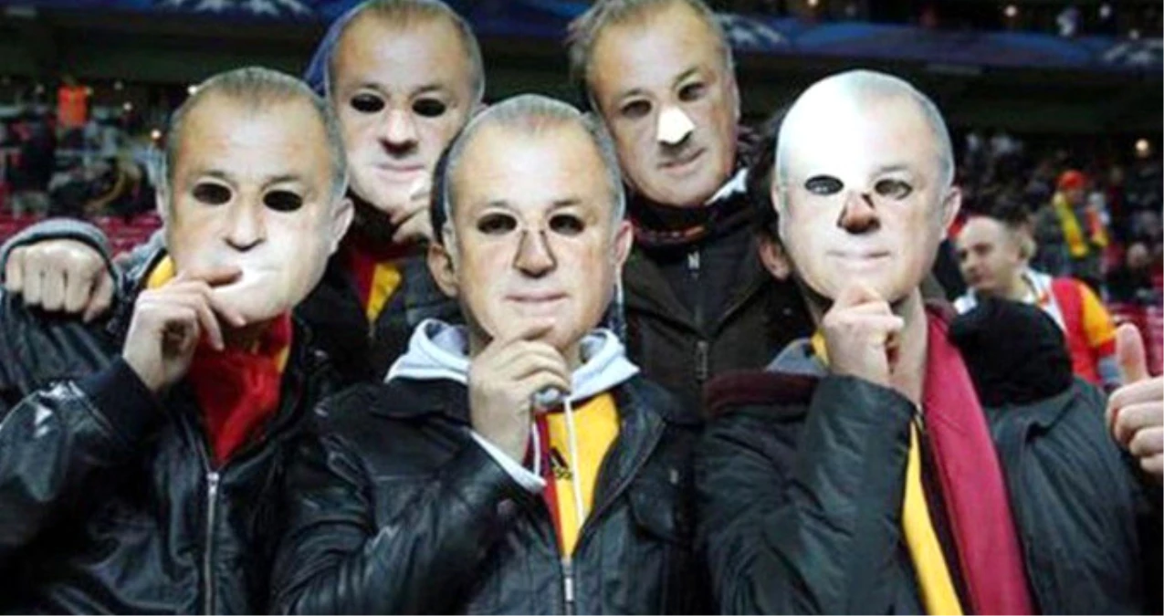 Galatasaraylı Taraftarlardan 10 Maç Ceza Alan Fatih Terim\'e Maskeli Destek
