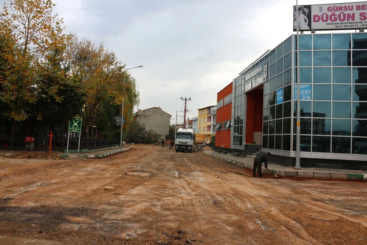 Gürsu\'da Üstyapı Atılımı Aralıksız Sürüyor