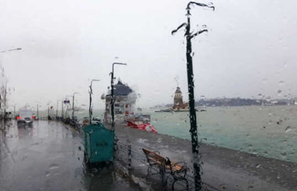 İstanbul\'da Hava Yağışlı, Sıcaklıklar Düşecek