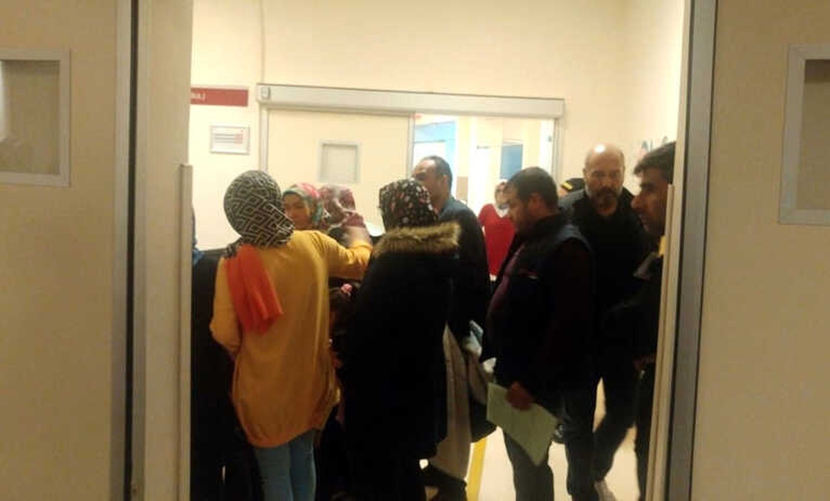 Kırıkkale\'de Gıda Zehirlenmesi Şüphesi: 45 Öğrenci Hastanelik Oldu