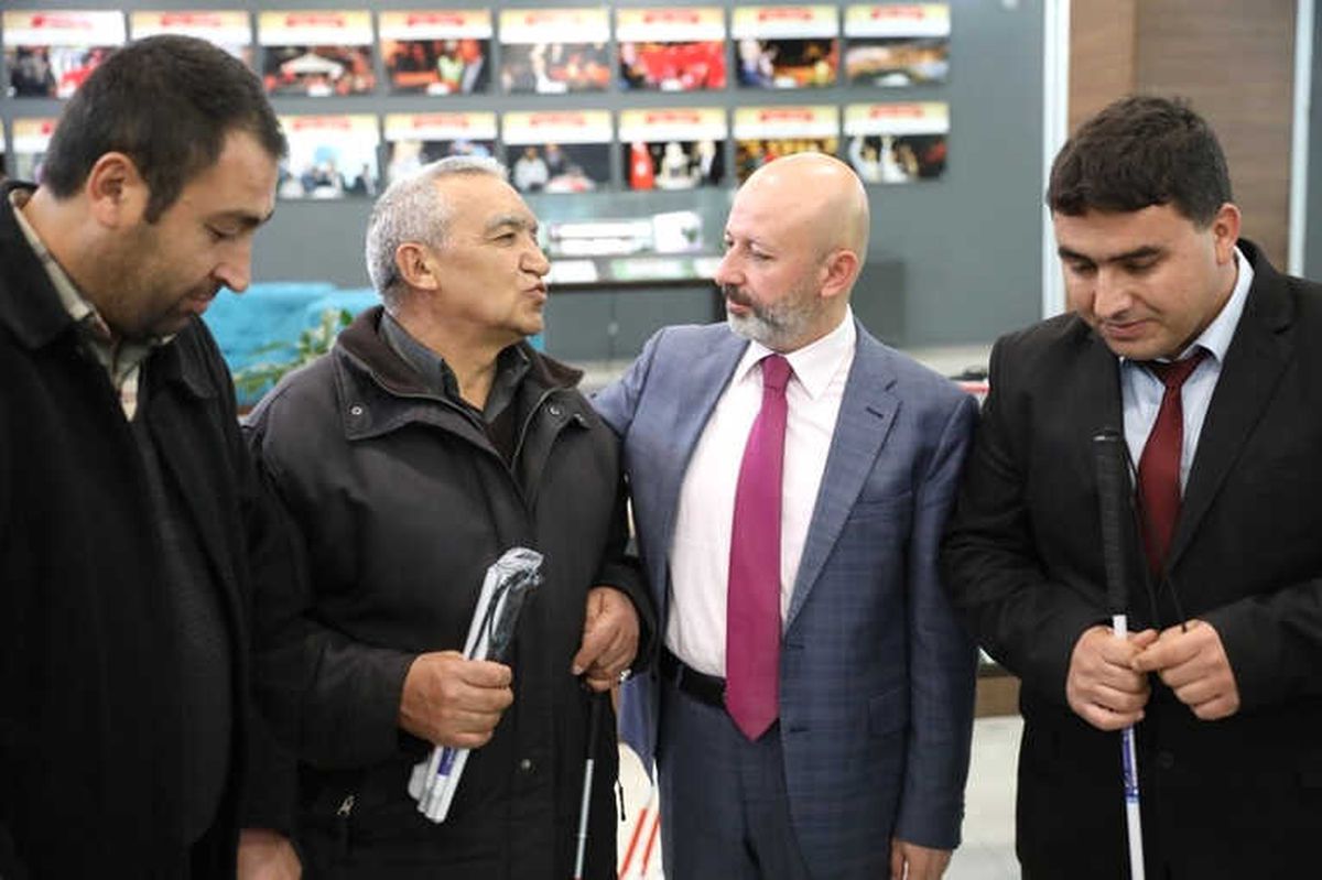 Kocasinan Belediyesi\'nden Görme Engellilere Beyaz Baston