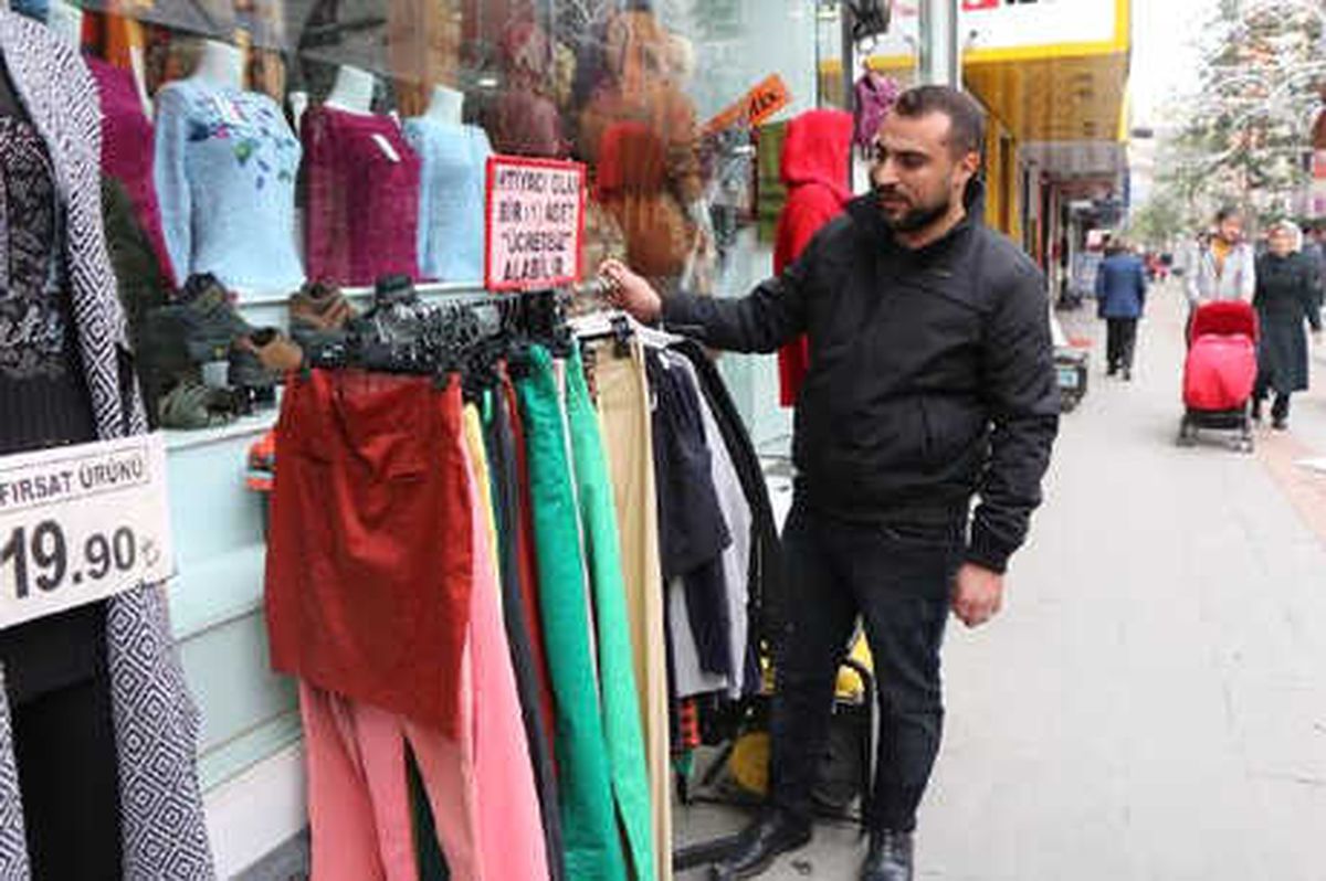 Mağazadan, İhtiyaç Sahiplerine Ücretsiz Kışlık Kıyafet