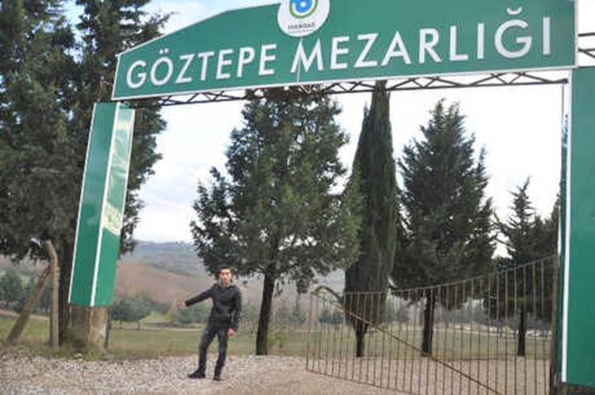 Mezarlığın Demir Kapısı Çalındı