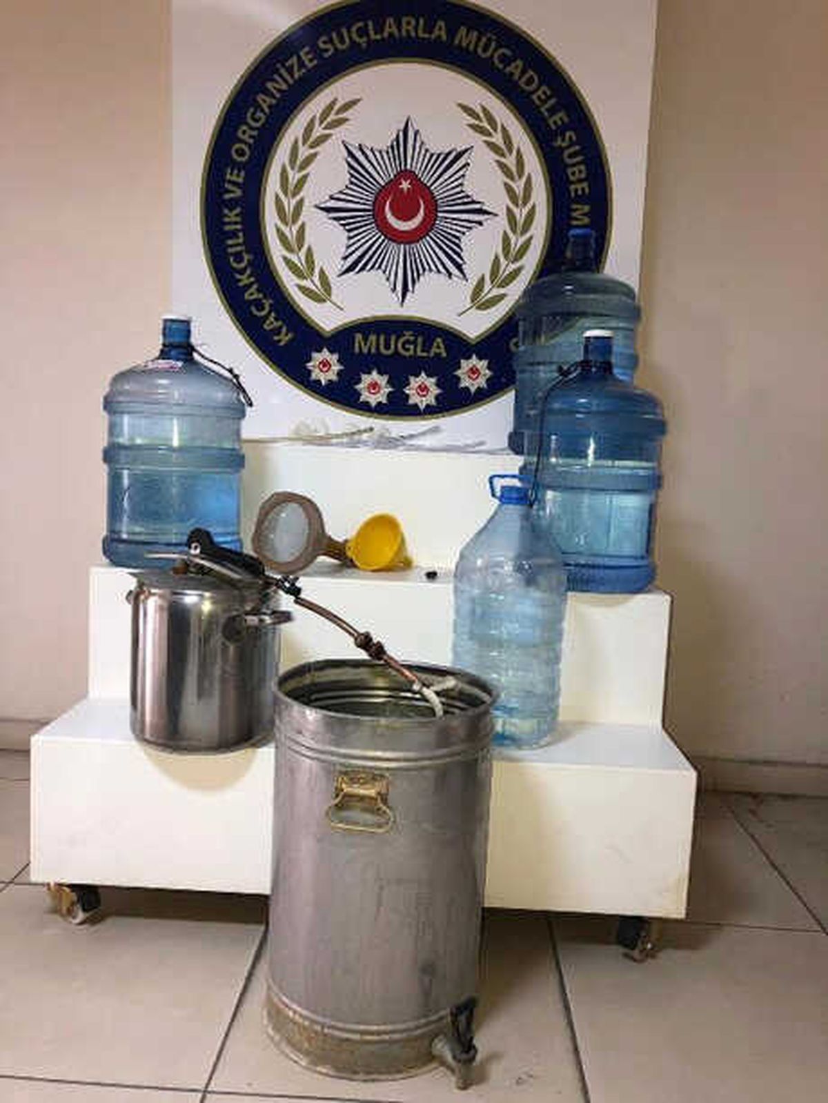 Muğla\'da 55 Litre Sahte Rakı Ele Geçirildi