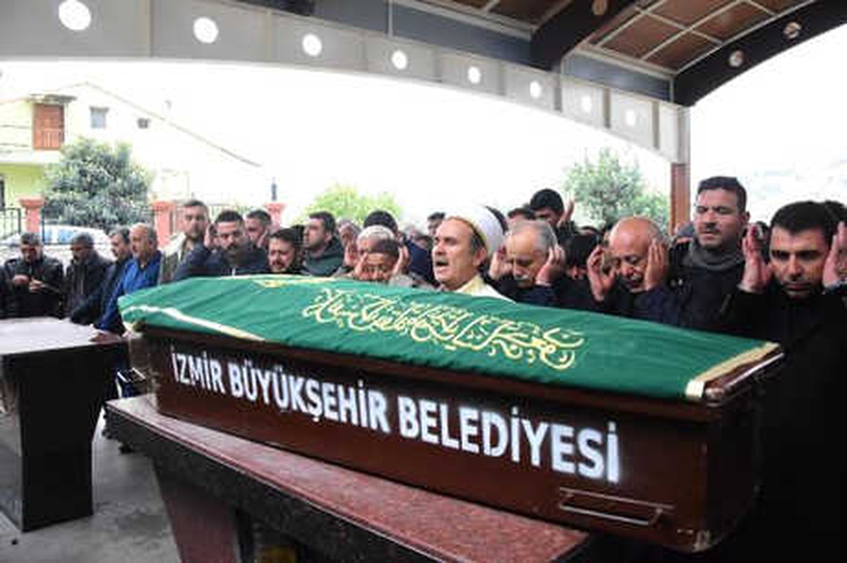 Otomobilden İnerken Hafif Ticari Aracın Çarptığı Genç Öldü (3)