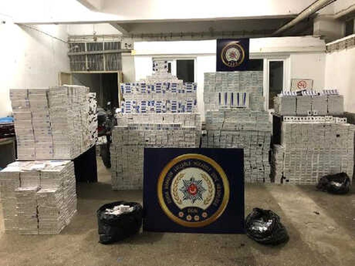 Saman Yüklü Tır\'dan 45 Bin Paket Kaçak Sigara Çıktı
