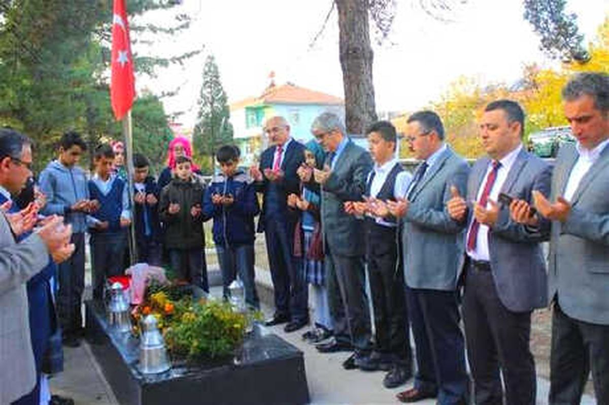 Şehit Öğretmen Şenay Aybüke Yalçın, Mezarı Başında Anıldı
