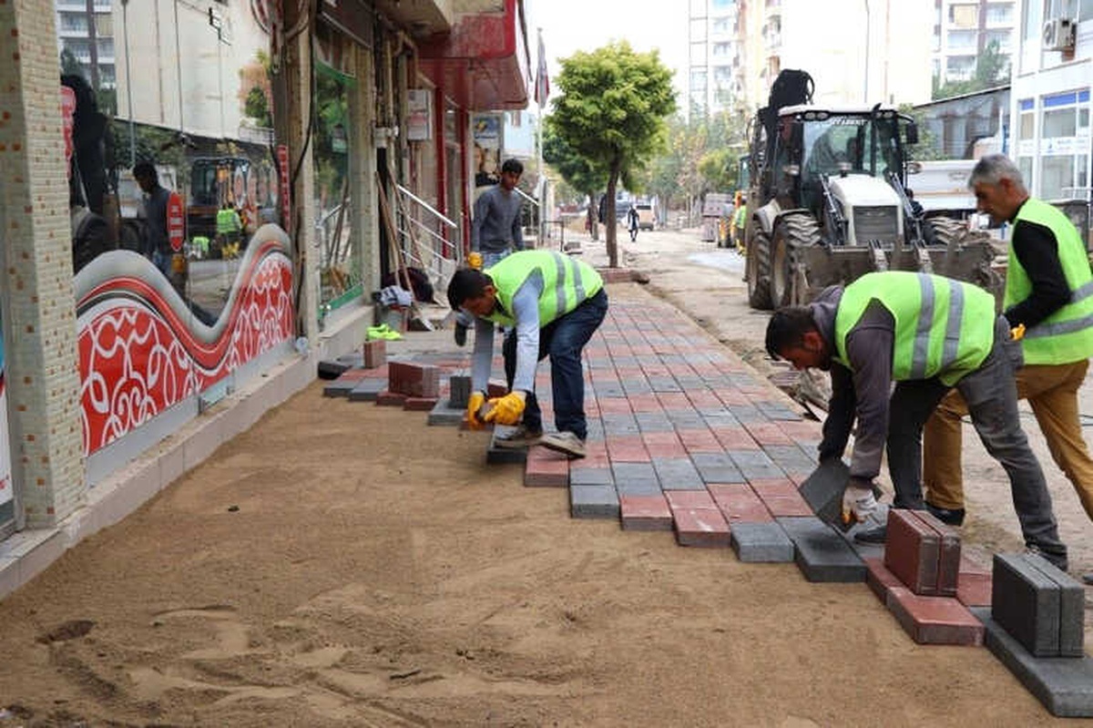 Siirt\'te Kaldırım Çalışmaları Sürüyor