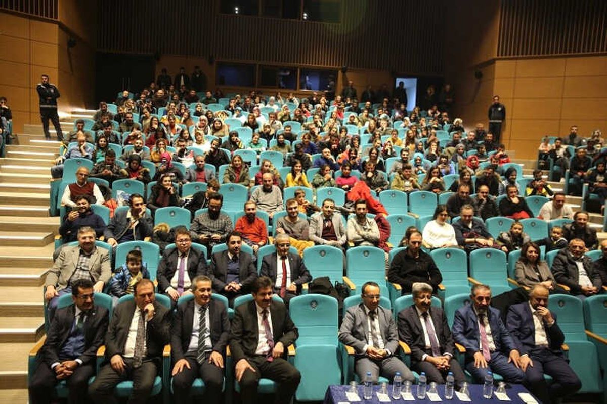 Teyo Emmi\' Kahkahaya Boğdu