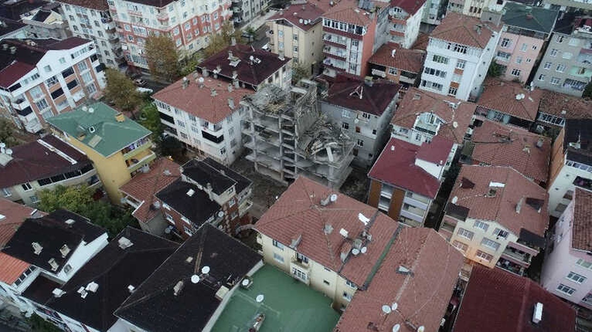 Tuzla\'da 2 Katı Çöken Bina Havadan Görüntülendi
