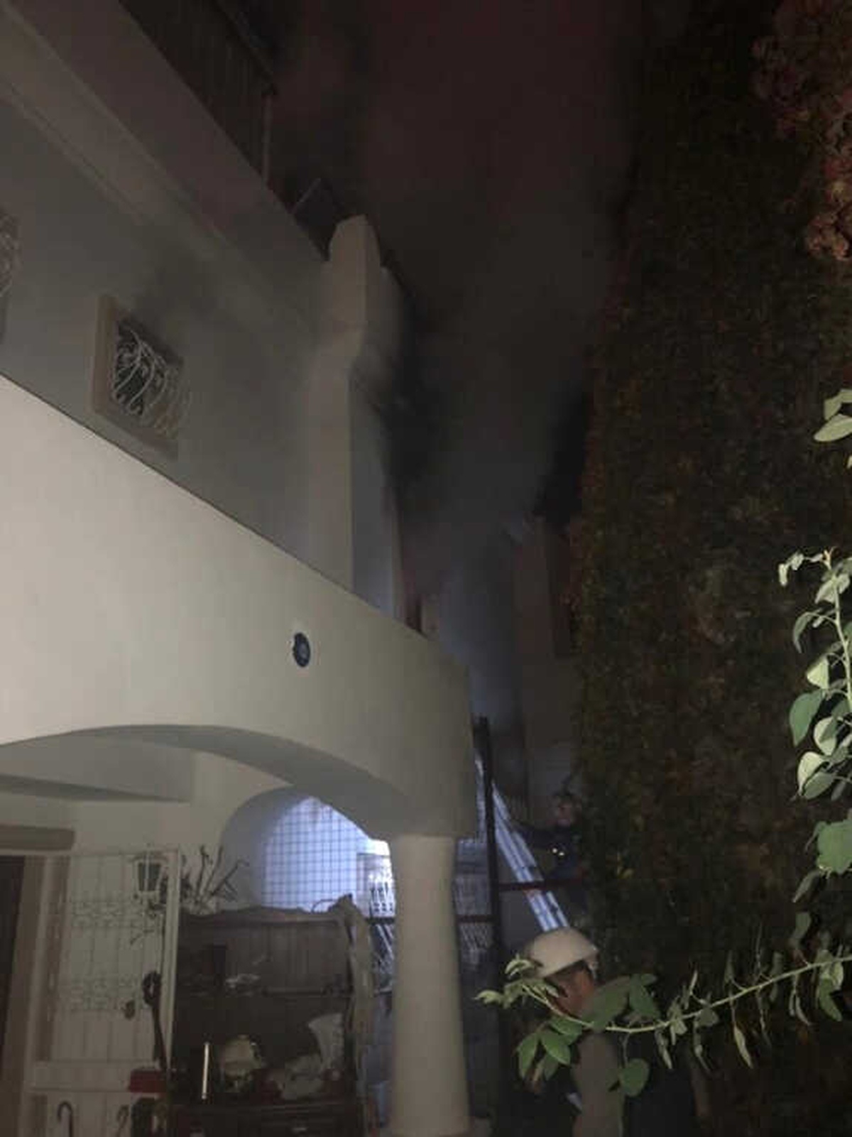 Ütüden Çıkan Yangında 2 Kişi Dumandan Etkilendi
