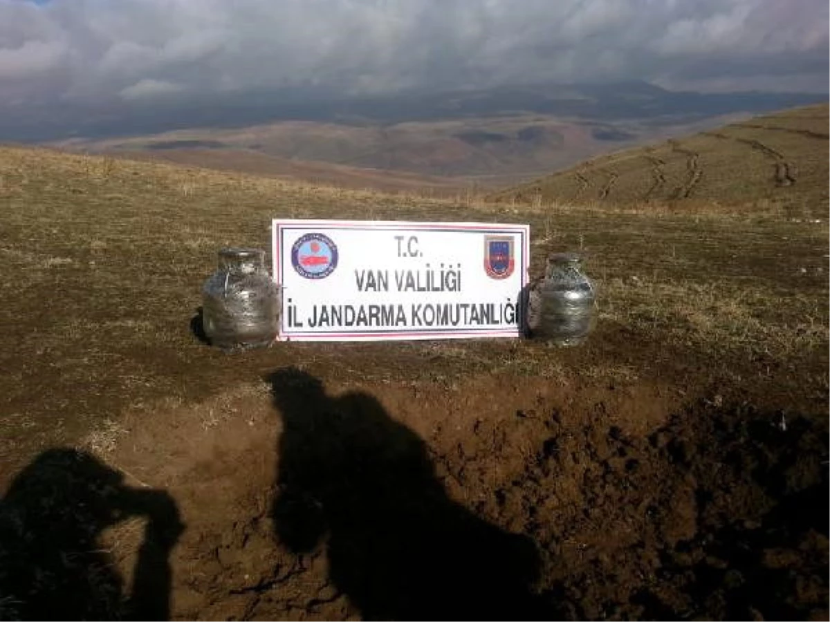Van\'da PKK\'nın Eylemde Kullanacağı Patlayıcı Ele Geçirildi