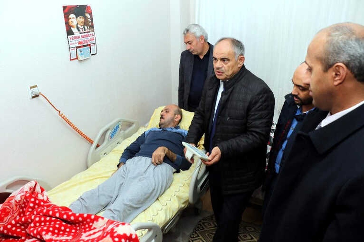 Yahyalı\'da Yatağa Bağımlı Hastalara Motorlu Yatak Dağıtıldı