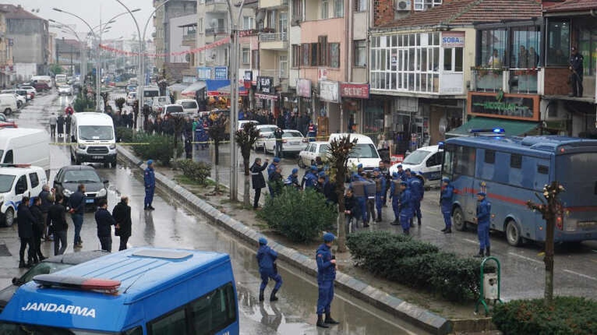 1 Kişinin Öldüğü Silahlı Çatışmayla İlgili Tutuklu Bulunan 2 Sanığa Olay Yerinde Tatbikat Yaptırıldı