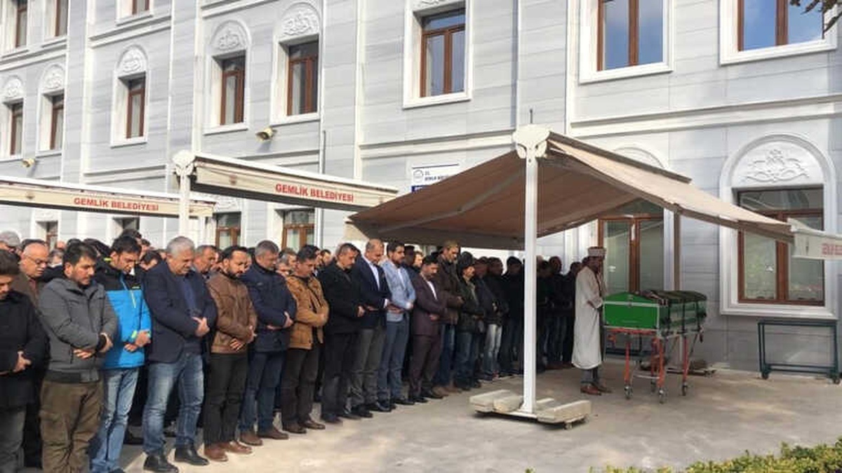 Abisi Tarafından Öldürülen Kadın Toprağa Verildi